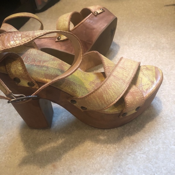 Yellow wooden heel - Picture 3 of 6